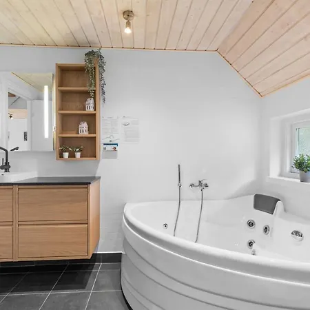 Erle - 830m From The Sea By Interhome